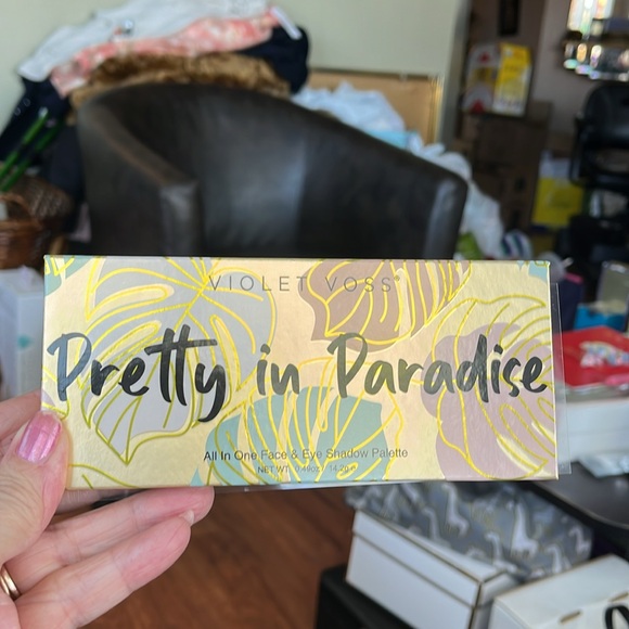 Violet Voss pretty in paradise palette - Picture 2 of 3